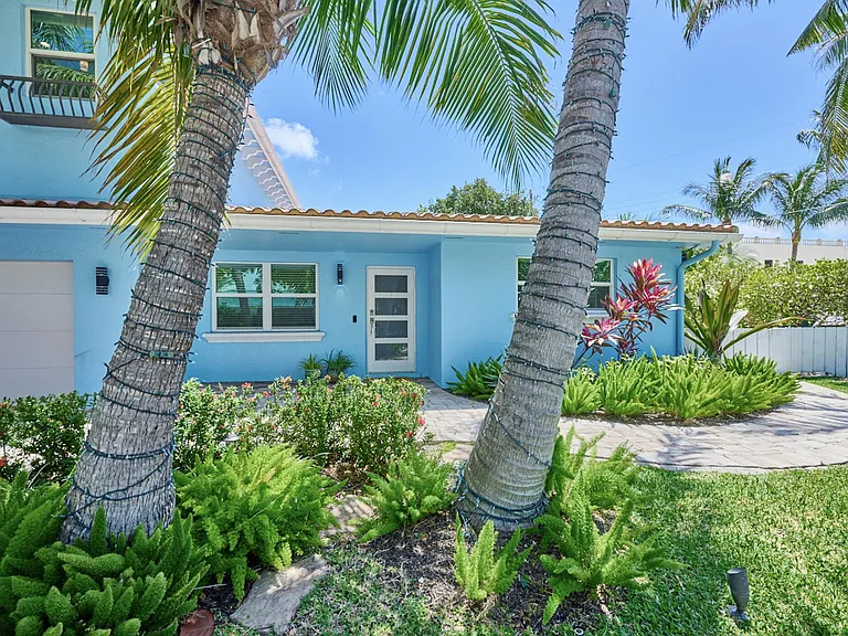 100 Neptune Dr — Photo 3