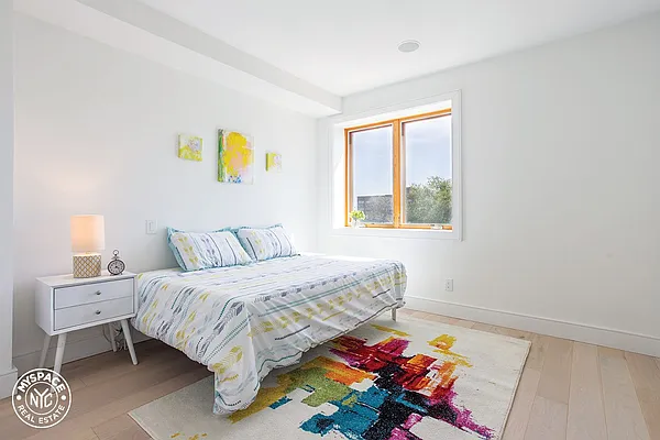 Sold by MySpaceNYC | media 9