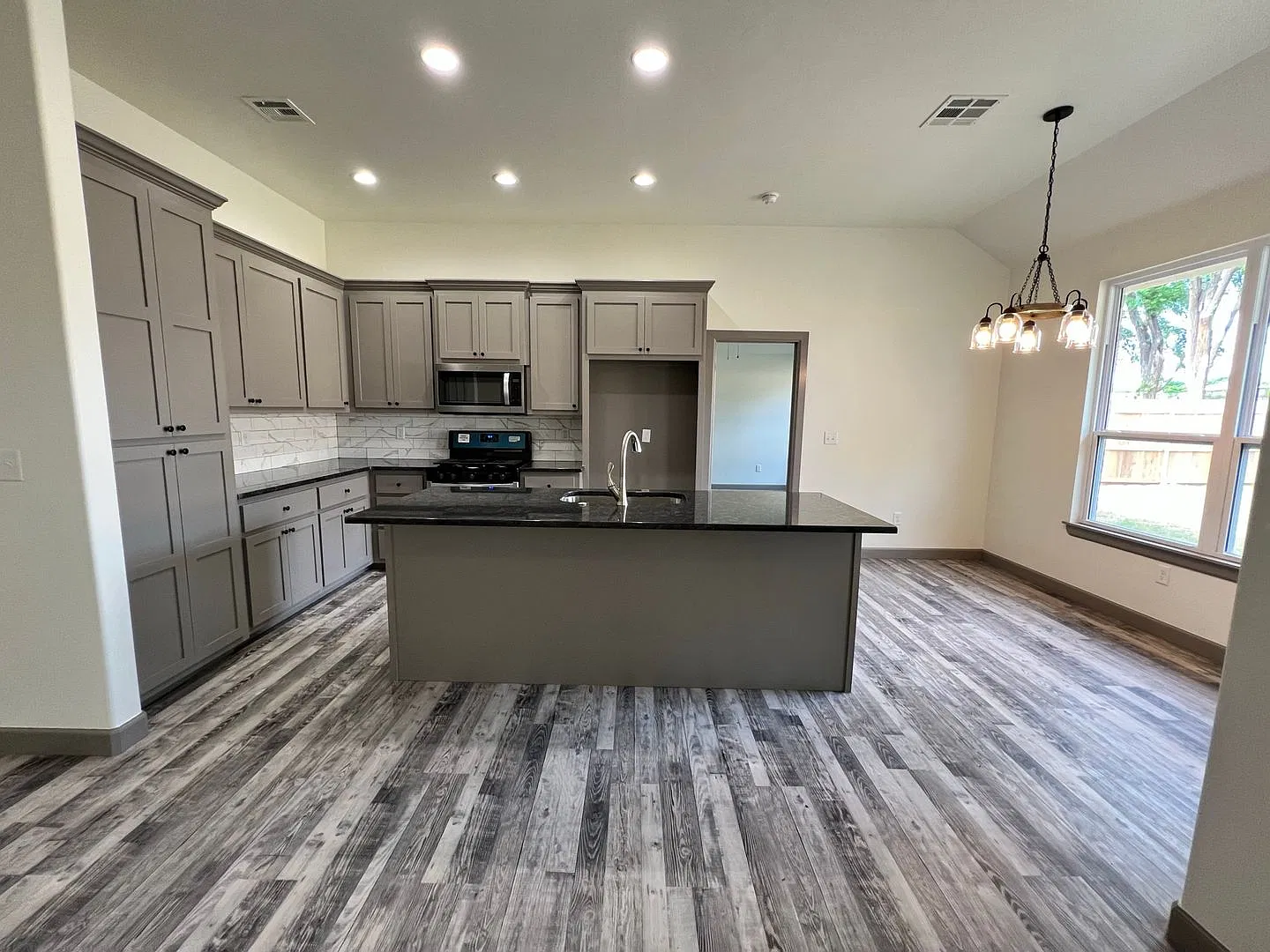 89.6 - 2522 S. Walnut — Photo 4