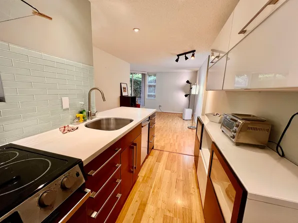 1040 Pacific St #3XX, Vancouver, BC V6E 4C1