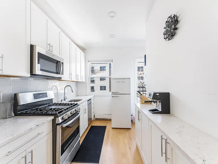 120 Monroe St #3L — Photo 12