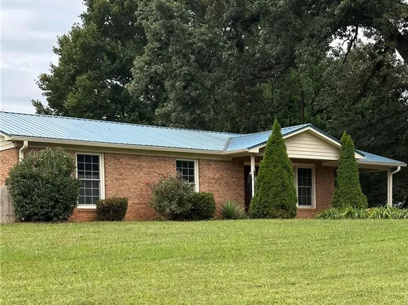 1800 Kerner Rd, Kernersville, NC 27284