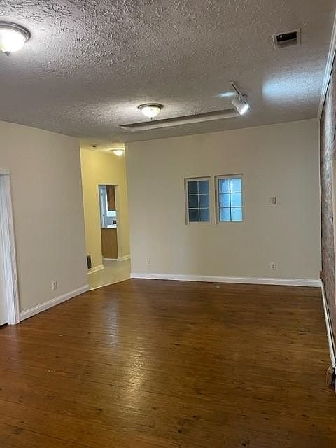 1st image of 634 N High St