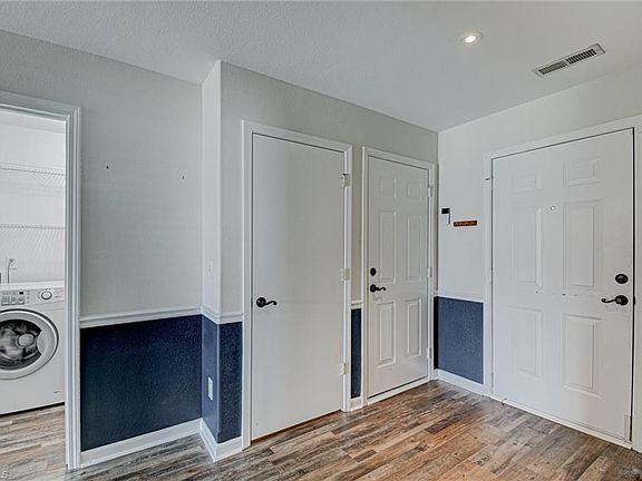 2nd image of 5130 Queensway Rd