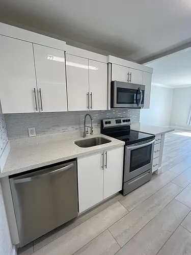 401 69th St #1002 Photo 1