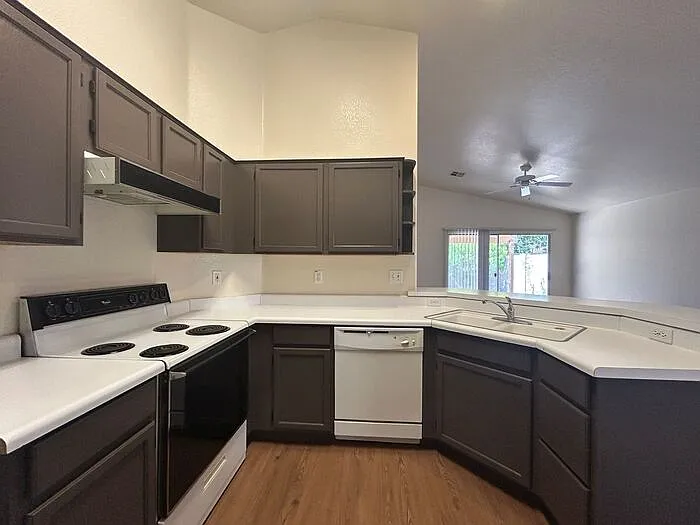 5082 W Buffalo St — Photo 10