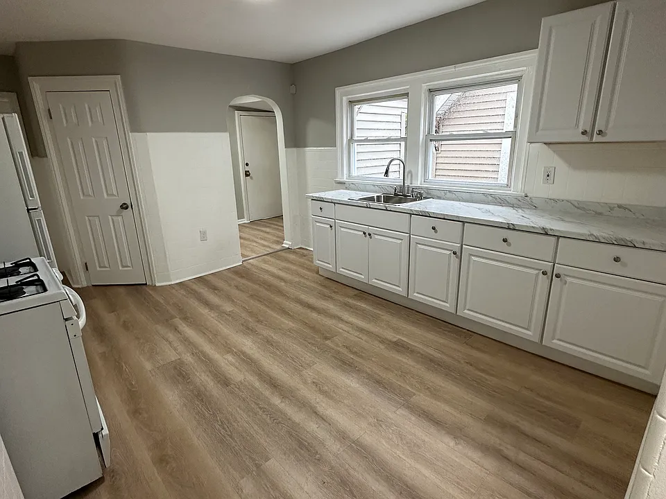 433 Greenwich Ave #2