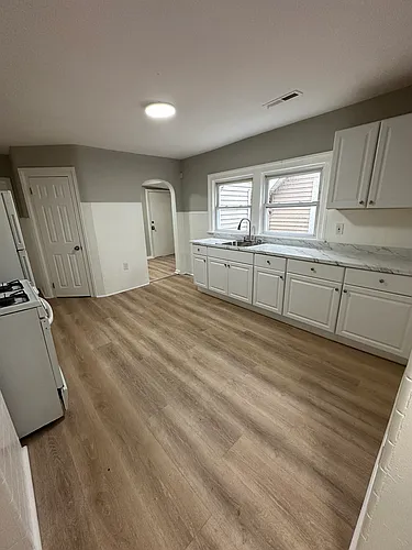 433 Greenwich Ave Photo 1
