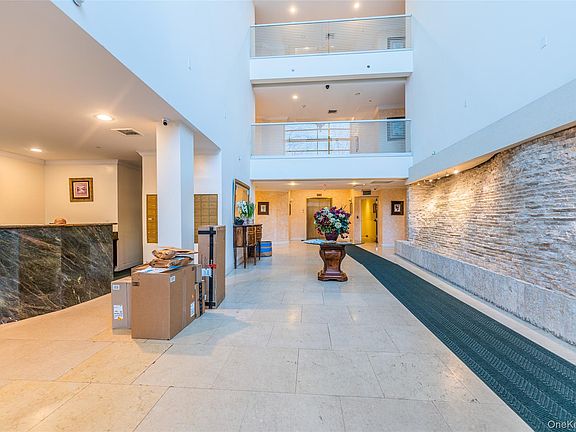 5th image of 171 Great Neck Road #1F