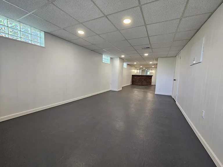 236 McCartney Dr — Photo 31