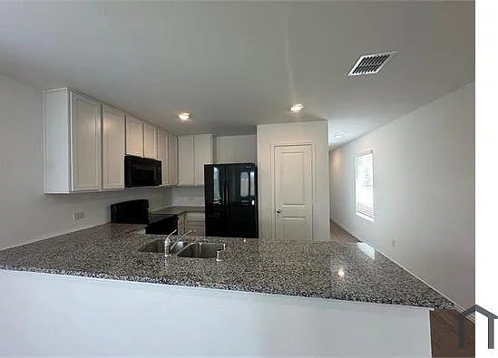 1420 Silver Oak Ln — Photo 5