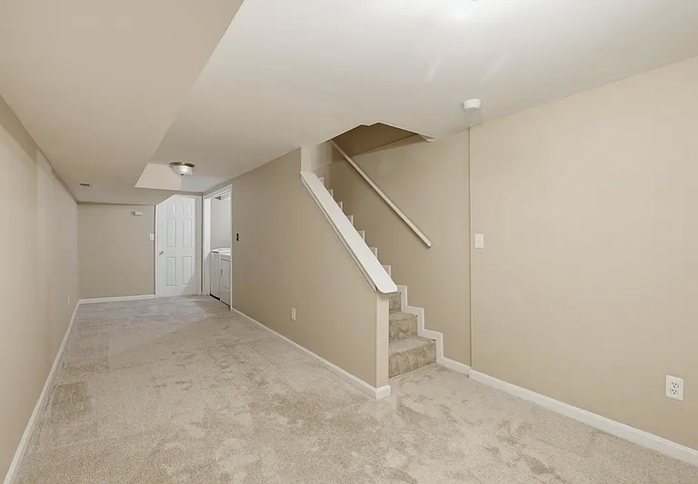415 E Federal St — Photo 14