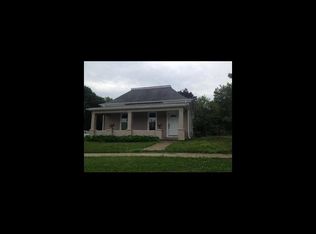 401 E Price Ave, Savannah, MO 64485