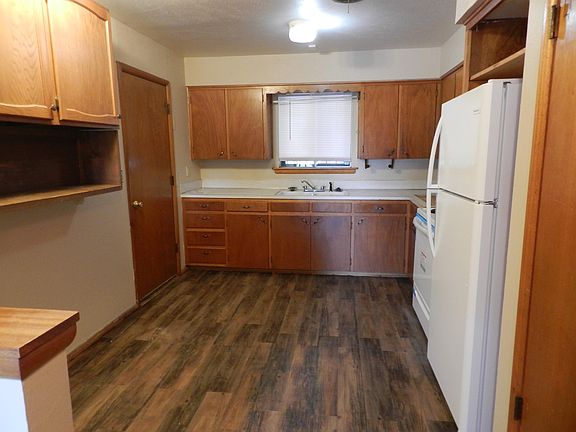 4th image of 423 NW Greenmeadow Dr
