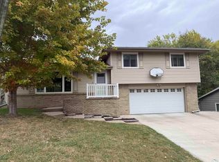 1303 38th St, Sioux City, IA 51104