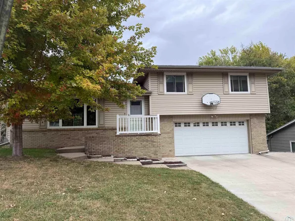 1303 38th St, Sioux City, IA 51104