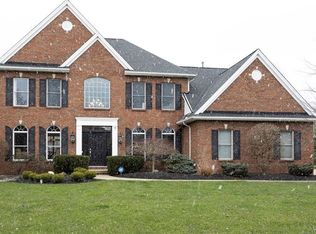 35 Stoughton Ln, Orchard Park, NY 14127