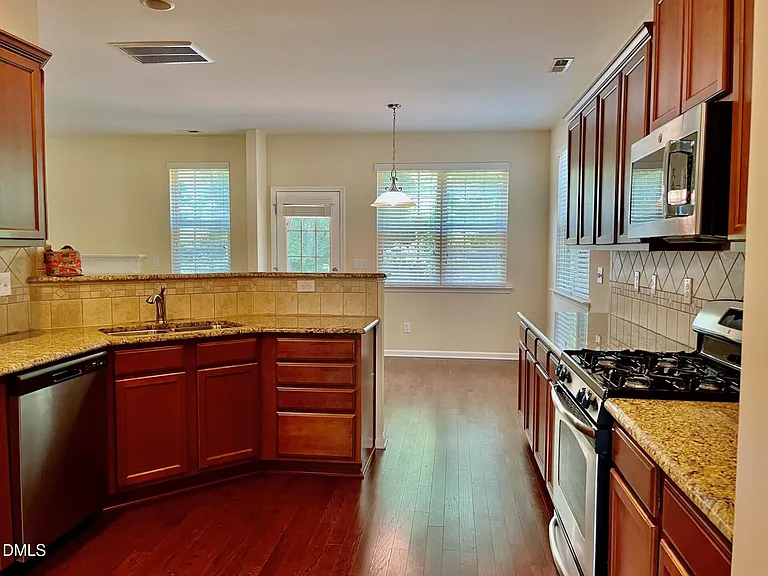 525 Sandy Whispers Pl — Photo 7
