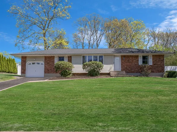 37 Balaton Avenue, Ronkonkoma, NY 11779