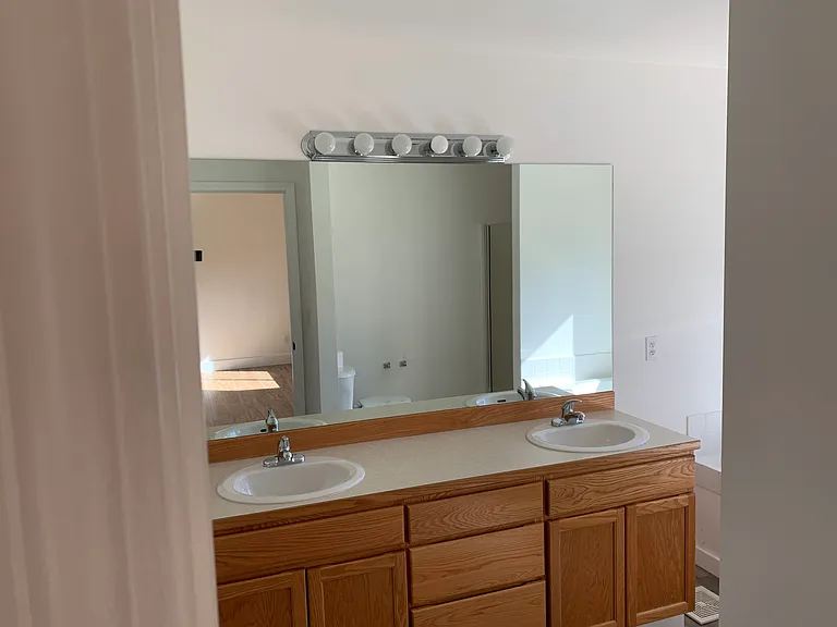 2491 Aviation Dr — Photo 5