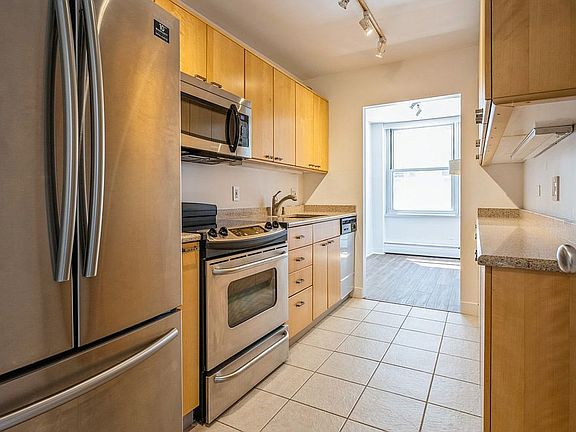 2nd image of 336 W Wellington Ave APT 602