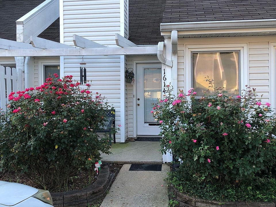 2nd image of 1614 Homestead Trl #1614
