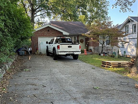 3rd image of 2513 Wismer Ave