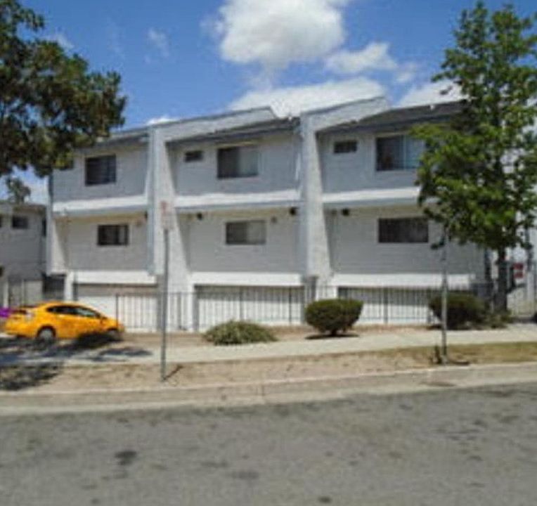 1st image of 3755 Lockland Dr APT 6