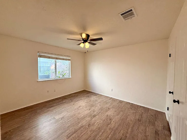 6106 Skahan Ln — Photo 21