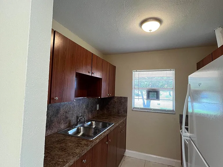 1045 Miami Blvd — Photo 4