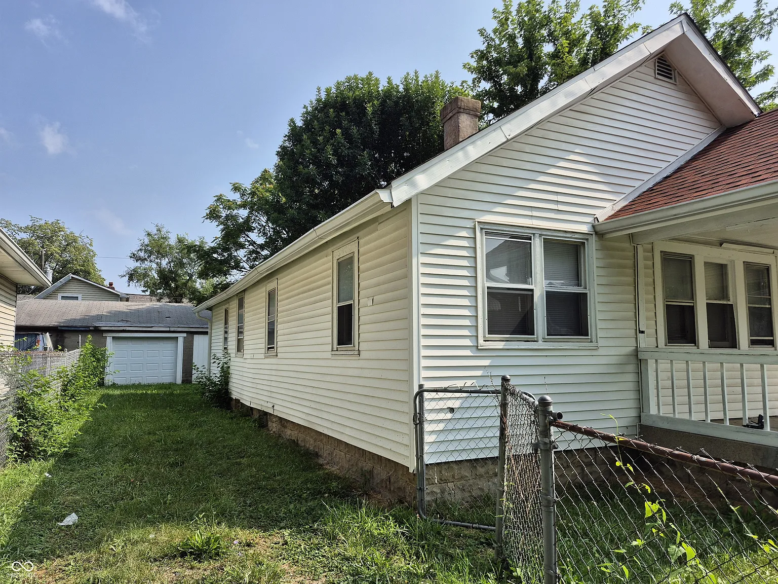 3 bed, 1.0 bath, 1032 sqft, $1,550 — Photo 2