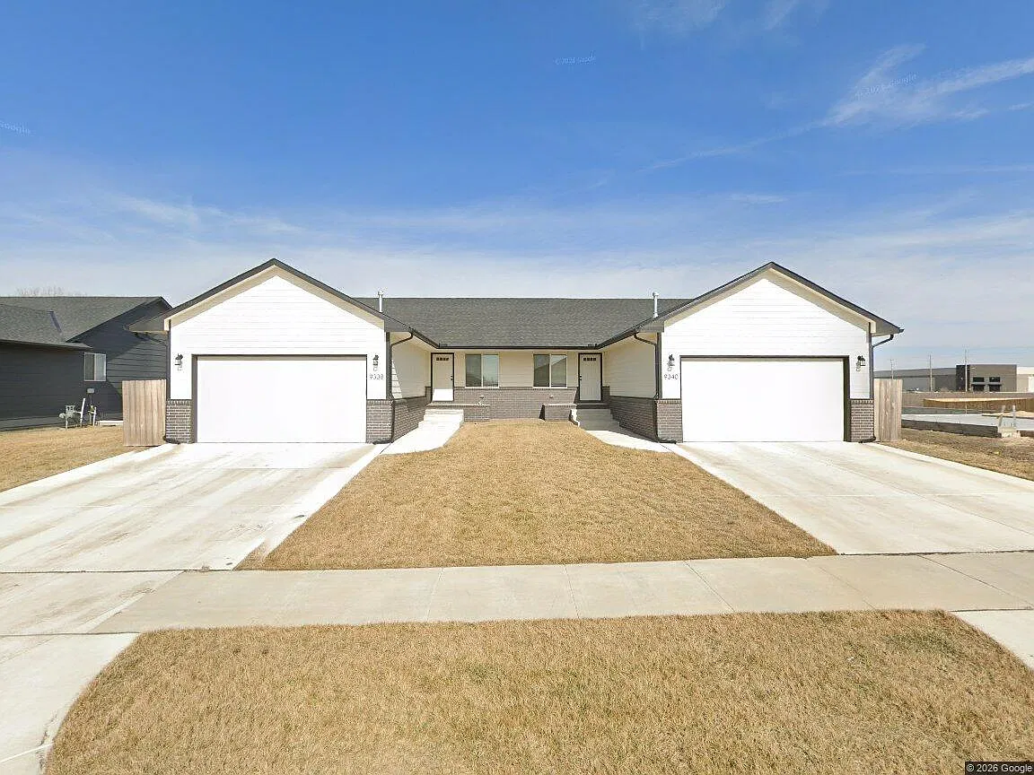4 bed, 2100 sqft, $1,895 — Photo 1