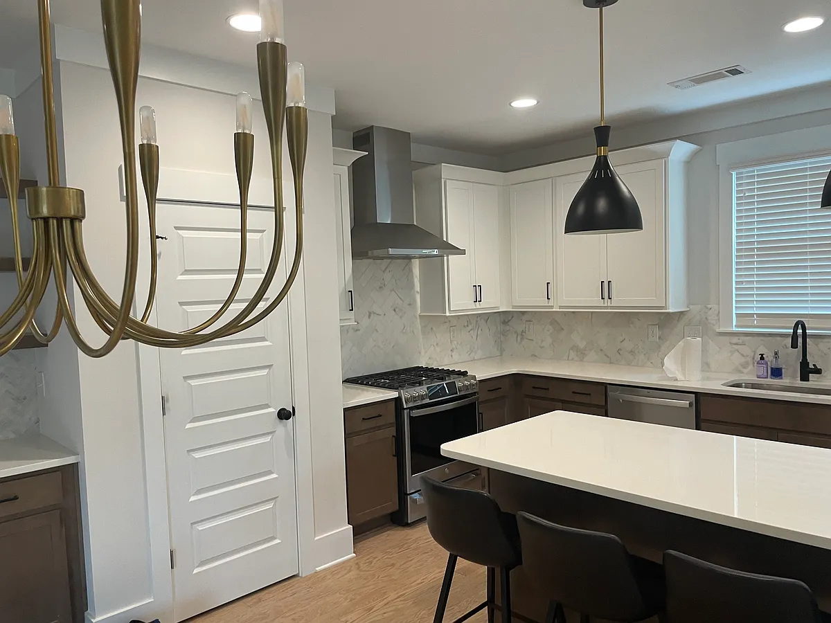 Gas stove. Large pantry. - 3214 McHenry Ave