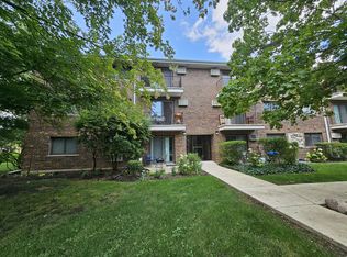 1220 S Lorraine Rd APT 2E, Wheaton, IL 60189