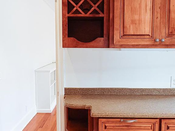 5th image of 207 Eckles Rd