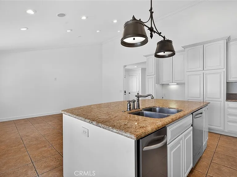 415 1/2 Heliotrope Ave — Photo 9