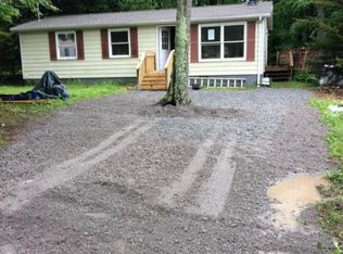 1207 Fern Dr, Tobyhanna, PA 18466