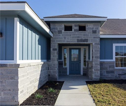 2nd image of 113 Lost Pines Ln