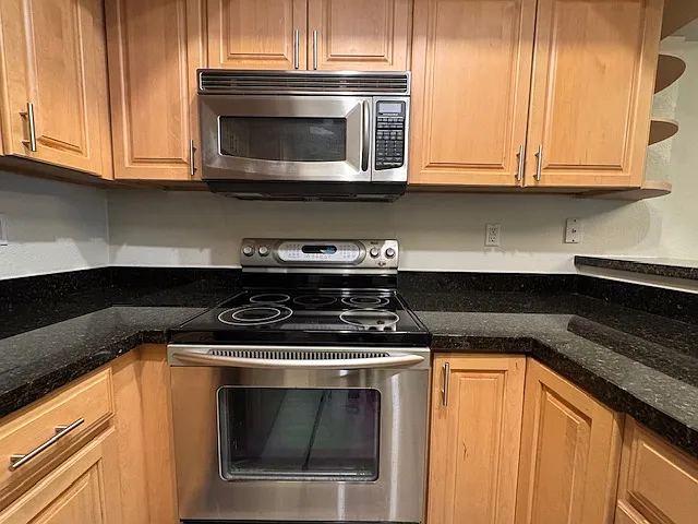 2550 Oak Rd — Photo 5