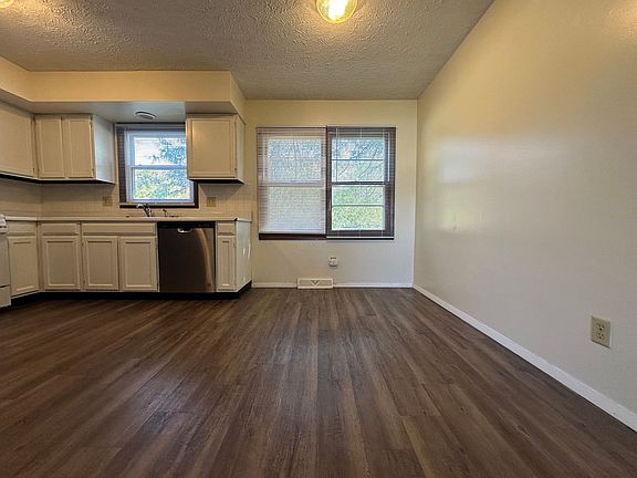 2nd image of 606 Arcadia Dr #A