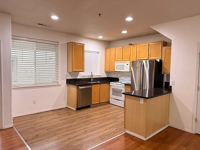 8697 NE Tennyson Ln — Photo 2