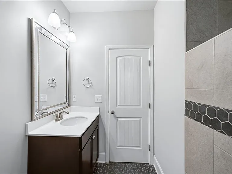 2053 Hamilton Lake Pkwy — Photo 20