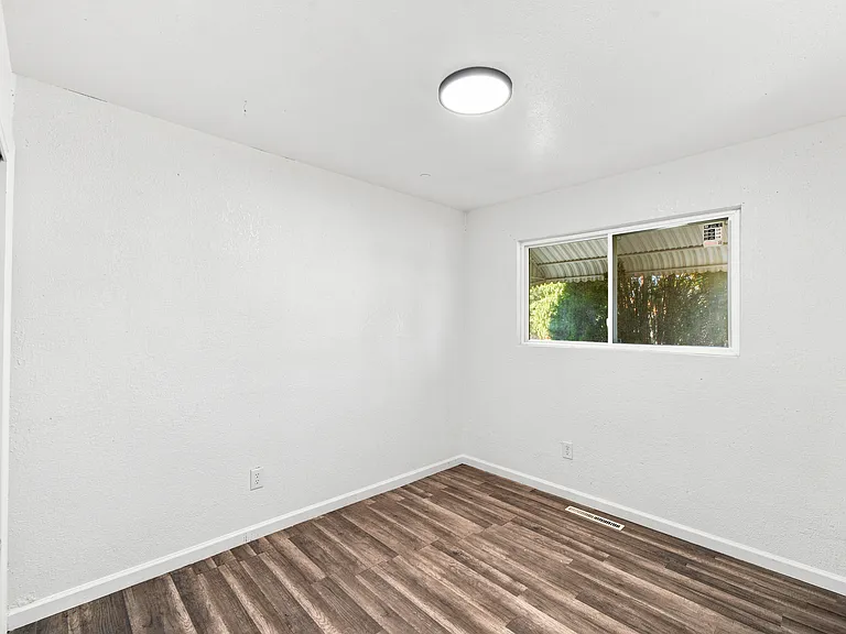 1810 Yakima Ln — Photo 9