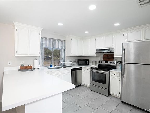 3rd image of 508 Hibiscus Ave