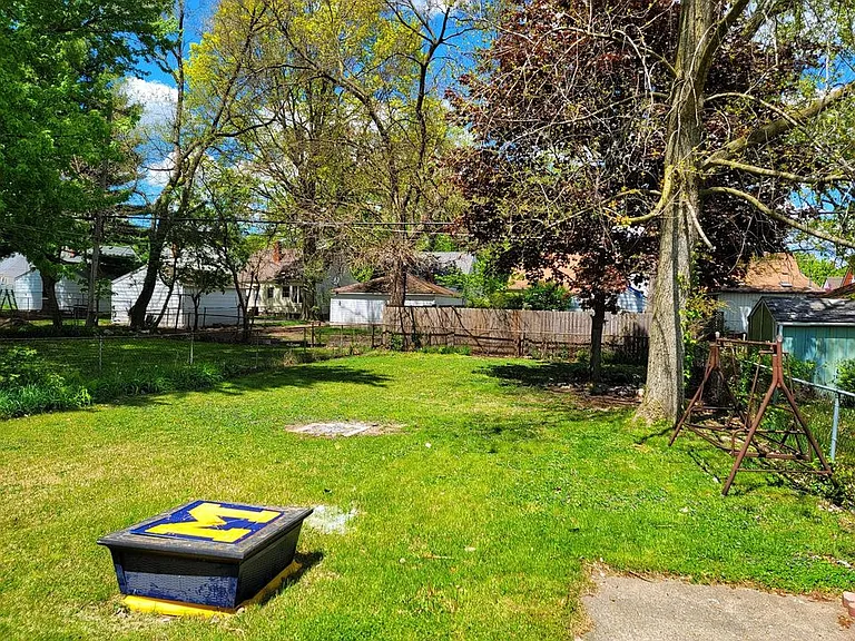 24708 Stanford St — Photo 7