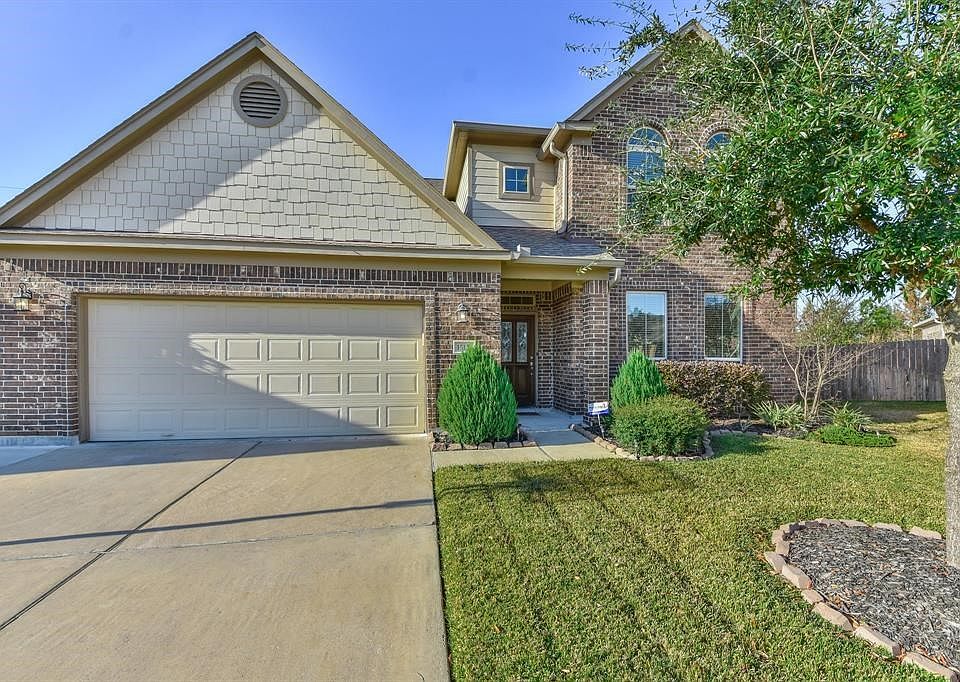 Beautiful curb appeal at 15131 Calvano Drive. This home features 5/3.5 and master down.