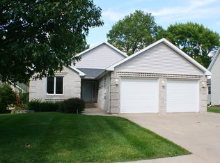 718 5th St, De Witt, IA 52742