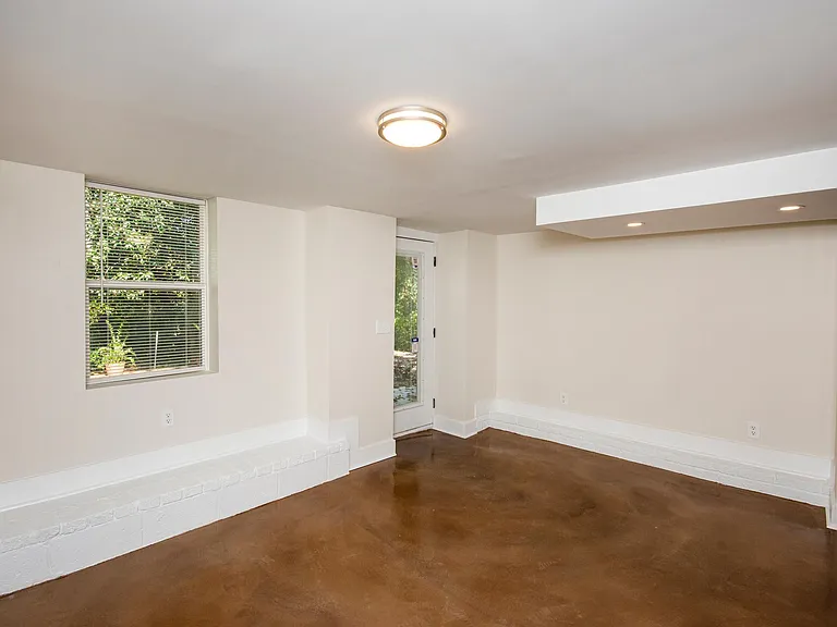 935 Victory Dr SW #B — Photo 9