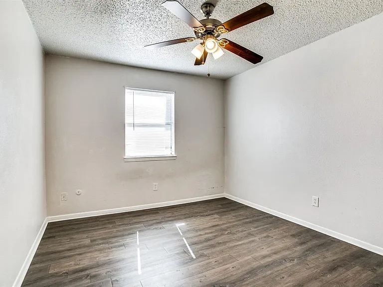 105 Peach St #A — Photo 8