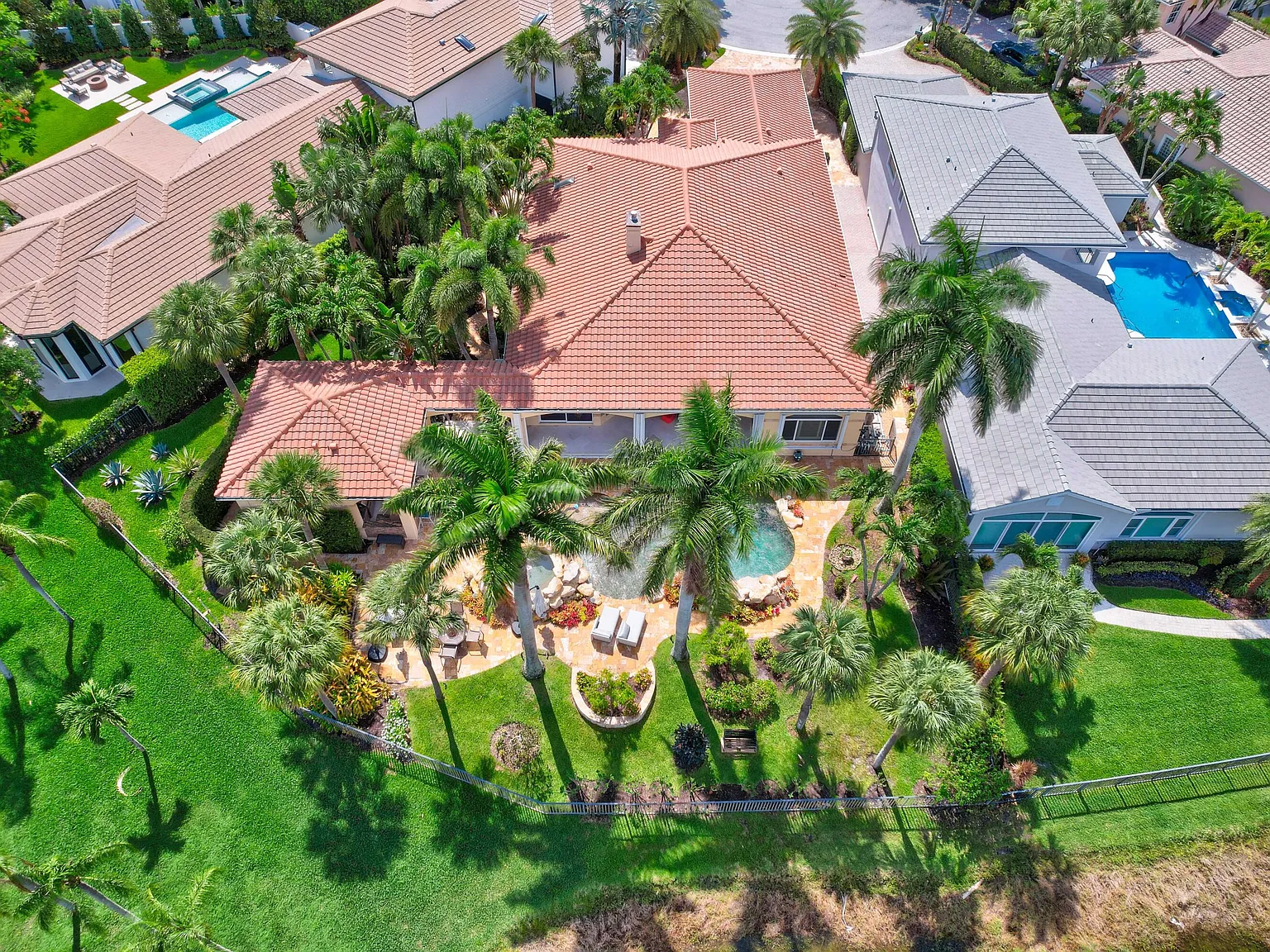 5 bed, 5.5 bath, 3500 sqft, $25,000 — Photo 3